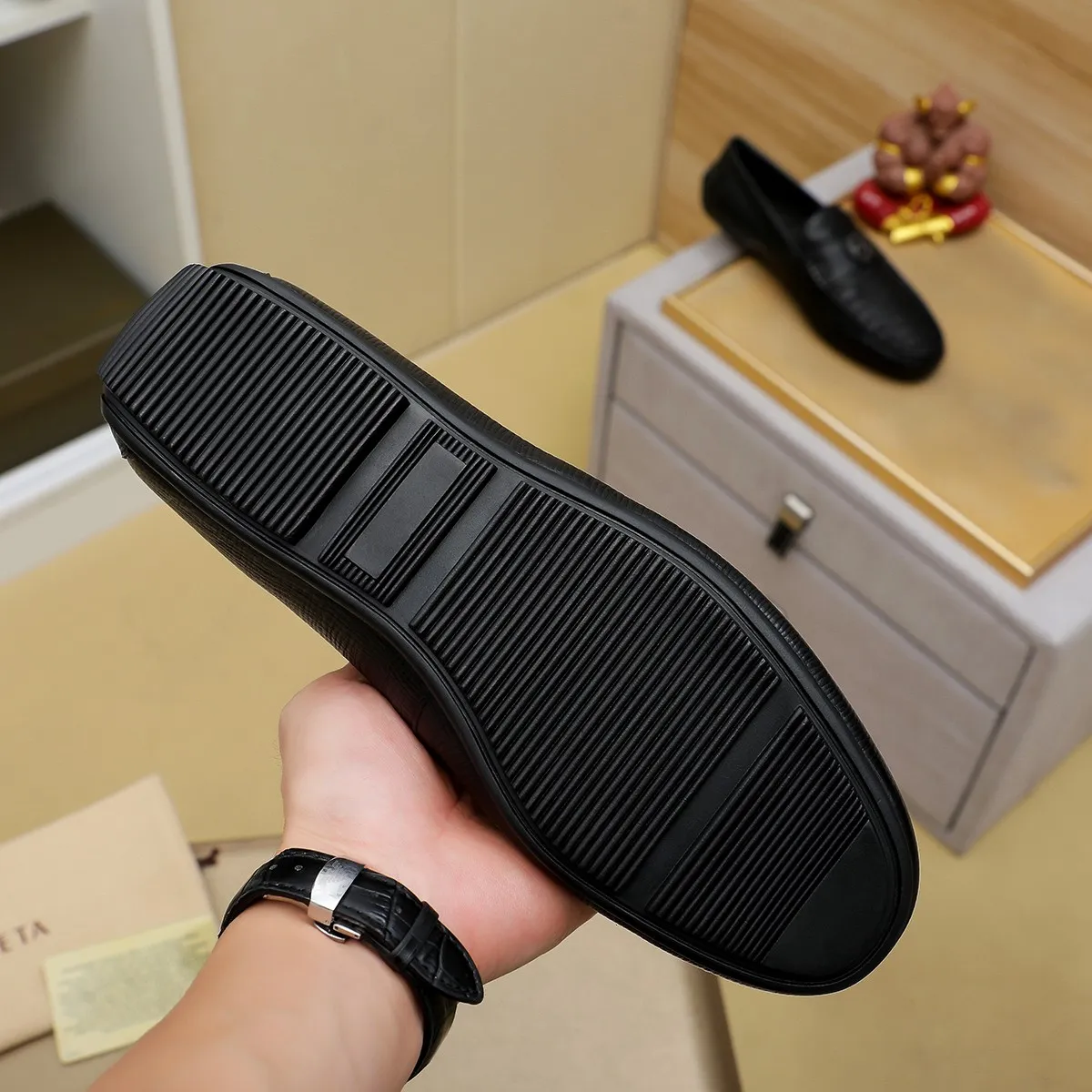 Men's men's shoes 💰440 [BV] 👟👟 Italian luxury brand Made with imported cowhide technology to highlight high-end men's taste of light luxury life [color] [color] Masters with ten years of manual experience create classic weaving 🌴 The inner top layer 🐮 lining 💯😘 The top quality inherits the brand craftsmanship! Color, code number 39-44 (38.45. Can be customized)